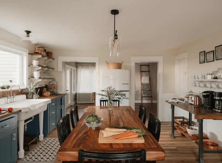 Farmhouse Interior Design: A Complete Guide to the Rustic-Modern Look